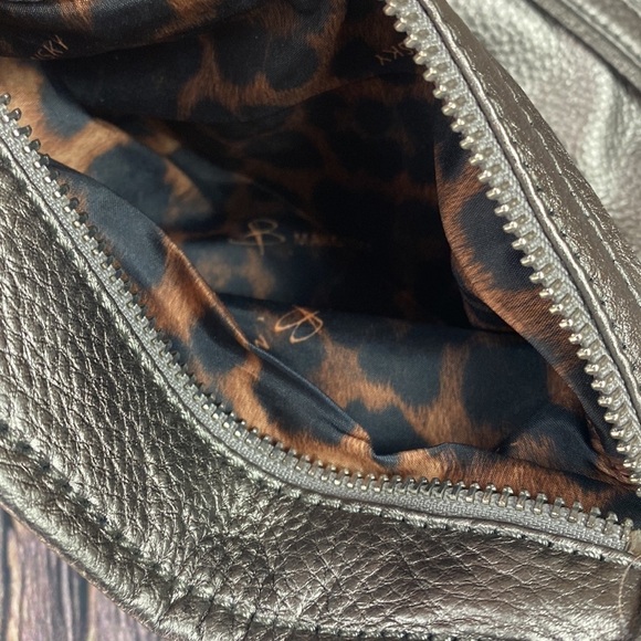 B Makowsky Silver Metallic Bag - Picture 5 of 14